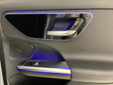 【メモリー付きパワーシート】3名までのシートポジションを記憶できるパワーシート!運転席のみ、ドアミラー・ステアリング位置も記憶可能です。高速道路などでの、運転交代時などに便利な機能です☆