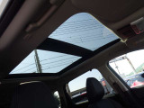 電動サンル-フ装備!車内の空気の入れ替えや空の景色など鑑賞しながらのドライブが可能ですね♪