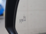 後方からの車両接近を知らせてくれます。