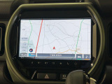 自動・手動の緊急通報やトラブルサポートやスマホアプリで車の状態確認等が出来るスズキコネクト対応通信機と大画面9インチ全方位モニター付メモリーナビを搭載しております!