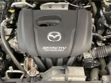 「SKYACTIV-G(ガソリン)」は、規格外の高圧縮を実現し、世界のエンジン技術者に驚きを与えました。さらに、それを維持したままノッキングの発生を抑え、熱効率を向上、走りにも寄与したエンジンです。