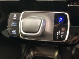 インパネシフトですので足元ひろびろ。運転しやすいですよ。
