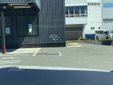 フロントガラスに映るアクティブドライビングディスプレイ 車速やナビのルート誘導など走行時に必要な情報を表示 視線の移動が少なくて確認出来る構造になっています。