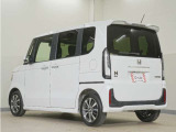 運転席のスペースはゆったりしていて、視界も広く確保されているので普段の運転からロングドライブまで快適です。