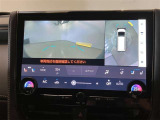 【パノラミックビューモニター】映像で、見づらい車両周辺の確認をアシスト。クルマを真上から見ているような映像を表示。 運転席から確認しにくい車両周囲の状況を把握。
