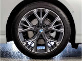 BMW純正アルミホイールです。納車時にはアルミホイールコーティングも承っております!是非ご検討下さいませ。