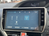 オーディオソースを画面上で選べるため、使いたい音源を見つけやすい構成です。ラジオやテレビ、Bluetoothなどの選択肢が並び、目的に応じて切り替えながら車内での時間を快適に過ごせます。