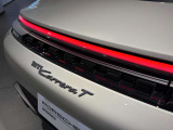 911 Carrera T モデルバッジ(バナジウムグレー メタリック塗装)