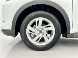 アルミホイールが車の雰囲気を引き立てますね!