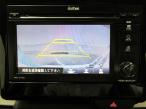パーキングセンサーを装備しています。リヤカメラも装備しています。駐車時や後退時に後方を確認出来て便利です。