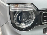 LEDヘッドライトは、点灯の瞬間から最大光量を発揮し、突然暗くなるトンネルなどでの安定感を高めます。