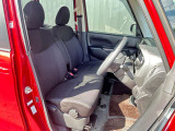 快適に運転できるドライブポジション!運転席シートリフターとシートスライドで、無理のない運転姿勢がとれます。