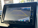 バックモニター装備。画面にて後方の確認が行えるので、バック駐車や車庫入れの際には重宝します。車の運転に慣れない方でも安心のガイドライン表示機能付。
