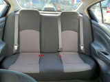 後席は広々