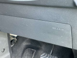 ニーエアバッグが装備されています。
