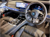 ☆センターパネルを運転席側に僅かに傾けたBMW独特のインパネ☆【駆け抜ける歓び】はここからもスタートしております☆