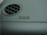 ◆助手席エアバッグ◆SRSエアバッグは、シートベルトだけでは防ぎきれない衝突時の衝撃から乗員を守るための安全装置。衝突時に瞬時に膨らみ、頭部や胸部がダッシュボードに直接衝突するのを防ぎます。