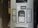【横滑り防止機能】 車両走行安定補助システム搭載  車が横滑りしそうになった際に、横滑りを防ぐ安全装備が付いています。