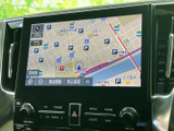 地図上に現在地や周辺施設、駐車場などが表示され、目的地までの道順を確認する際に便利です。画面内の案内を見ながら行き先を検討でき、慣れない場所へのお出かけにも役立ちます。