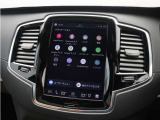 直感的な構成により、必要なときに運転の邪魔をすることなく、適切なサポート情報およびエンターテイメントを提供することができます。