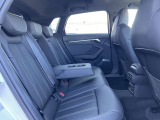 体を支えるためにシートを硬めにしております。長時間の運転でも疲れにくいように、サポート力重視で設計されております。