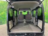 積み下ろしのしやすいデッキにはたっぷりと荷物を積み込んでいただけます。遊びから仕事まで、様々なシーンで頼れます♪