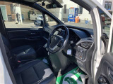 高いホールド性で運転姿勢が安定します。長距離ドライブでも疲れにくいのが魅力です。快適なドライビングライフをお送りください♪