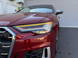 Audiは創業者であるホルヒの「いかなる時代においても第一級の素材を用い、操縦安定性に優れ、さらに進歩的なクルマの製造を目指す」という考え方に則り、こだわり抜かれたインテリアを目指しています。