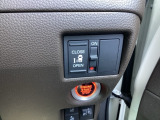 左側には電動パワースライドドアがついております。ご年配の方や小さいお子さんの乗り降りも楽々ですね。万が一ドアに手を挟んでしまっても、挟み込み防止機構が付いて安心です。