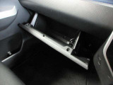 室内に小物を入れる収納スペースがあれば車内が片付きますね☆