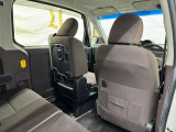 運転席側リヤシートです。