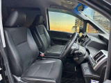 運転席も広々としており運転しやすい環境を実現しています☆