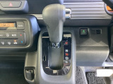 発進時から滑らかに加速する無段階変速のCVTはストップ&ゴーの多い街の中も快適です