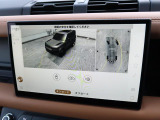 【3Dサラウンドカメラ】周囲の安全確認をアシストする機能です。3D車外ビュー、360&deg;オーバーヘッドビューを 利用して、狭いスペースでも安心、スムーズに運転操作ができます。