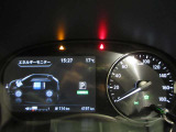 メ-タ-内のディスプレイには運転をサポートするさまざまな情報を表示