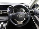 各操作スイッチなどもハンドルから手を放すことなく操作可能で安全運転に支援いたします!