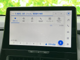 画面から目的地や施設を検索でき、お気に入りや履歴にもアクセス可能。音楽や電話などのメニューもまとまり、日々のお出かけを快適にサポートします。