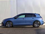 ★レザーシートパッケージ!上質なレザーシートに、運転席・助手席のヒーター&ベンチレーションを備え、季節を問わず快適にお過ごしいただけます。
