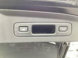 両手に荷物を持ったままでも開け閉めできるパワーテールゲート