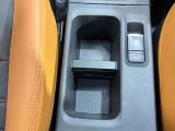 運転席・助手席のドリンクホルダーです