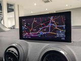 バックモニターはステアリングに連動するレーンガイドの表示がありますので、駐車が苦手な方もご安心ください。