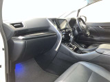 前方の見通しが良いすっきりした視界、誰でも扱いやすく運転できます。疲れにくく安心ドライブを更に快適なものにします!