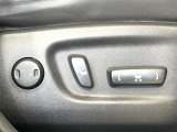 【パワーシート】スイッチ一つで簡単にシートの微調整が可能!電動だから力もいりません!快適なシートポジションにセットして、快適なドライブをお楽しみください。