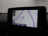 スマートフォンとの連携を可能にした8インチのディスプレイオーディオにはナビキットを採用。フルセグTV、AM/FM、Bluetooth/USB入力に対応しています。(T‐Connectは別途有料)