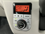 【オートエアコン】AUTOボタンを押してお好みの温度を設定!快適な室温でドライブをお楽しみいただけます♪