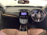 車内は光触媒抗菌消臭施工済です。インパネ周りはスタイリッシュなデザインで機能や装備も充実しています。グローブボックスやカップホルダーのほかにトレーなどたくさんの収納スペースが付いています。