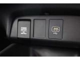 USBオーディオ用ソケットがついていますので携帯電話などを接続すれば音楽等の再生が可能です!