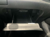 車検証入れになどにも使える便利な収納BOXあります。