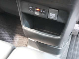 【センターロアボックス】車内に置いておきたい小物を収納するのに便利です。