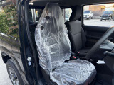 届出済未使用車となっておりますので運転席も状態は良好です。